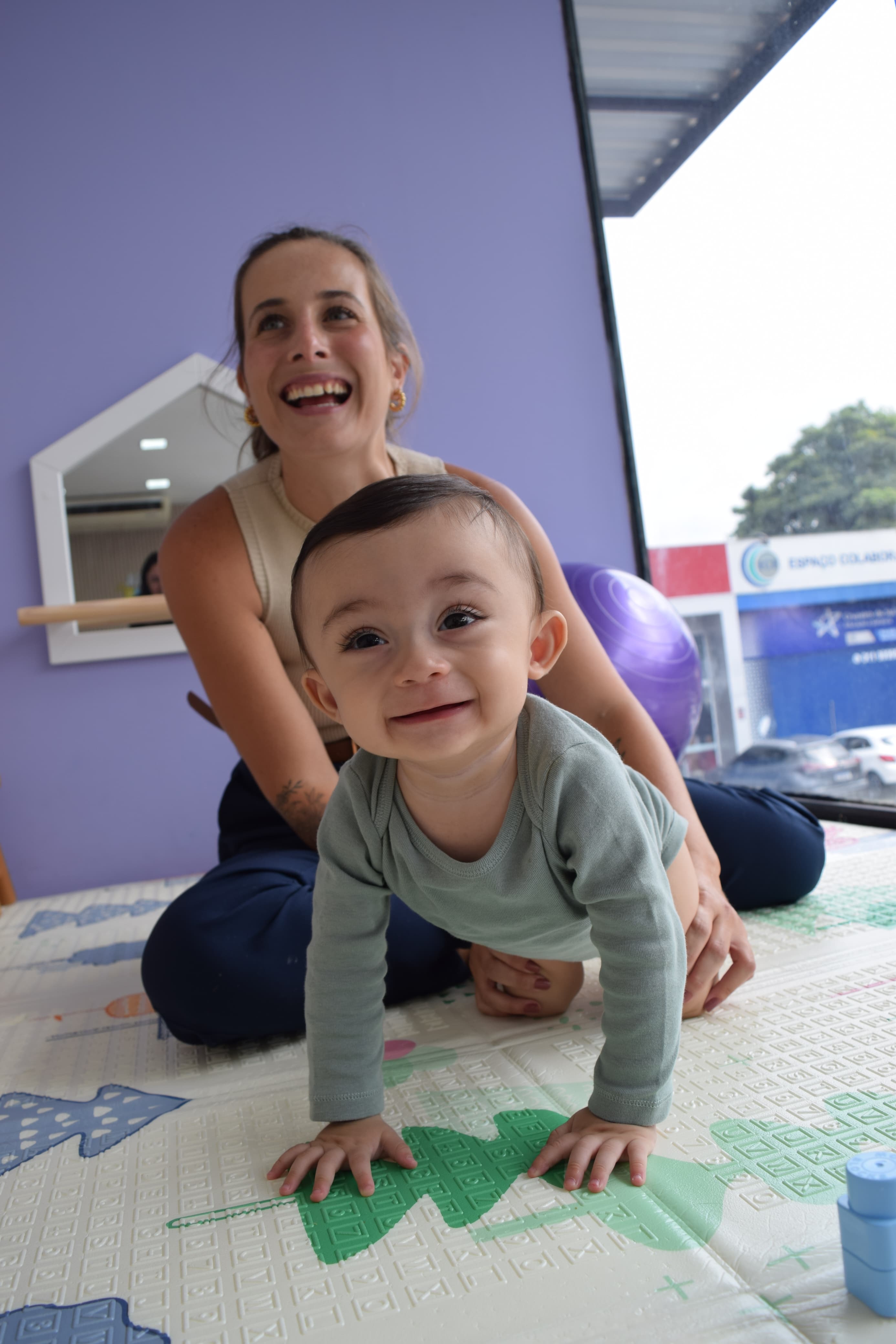 Foto de cliente da Clinica de Fisioterapia Infantil Bora Neném.