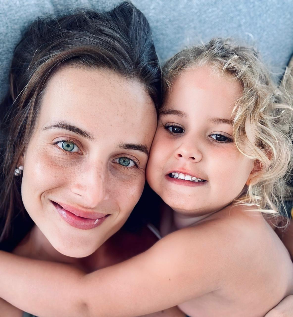 Dra. Gabriella com sua filha Valentina.