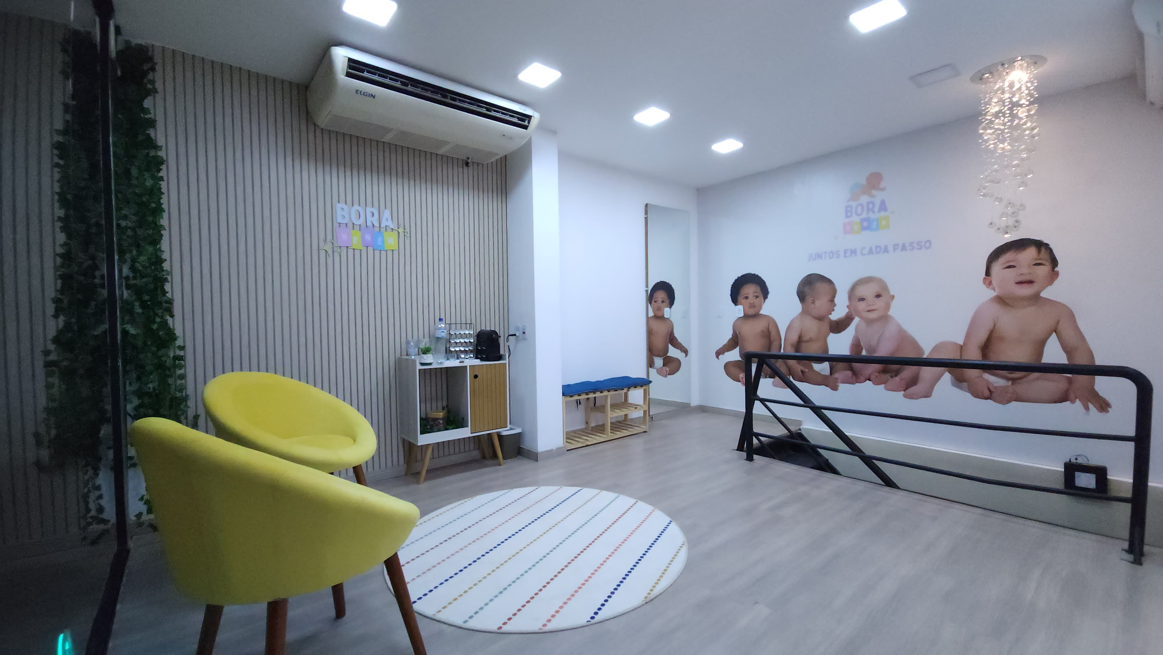 Recepção da clínica de fisioterapia infatil Bora Neném.